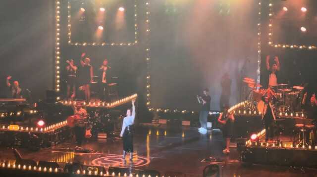 Sıla Gençoğlu, ölümüyle yıkıldığı Özkan Uğur'u konserinde andı Sıla Gençoğlu, ölümüyle yıkıldığı Özkan Uğur'u konserinde andı