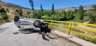 Tunceli'de kaza: Otomobil korkuluklara çarptı, sürücü yaralandı