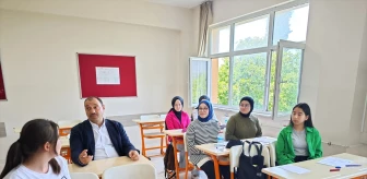 Sakarya Valisi Çetin Oktay Kaldırım, Şehit Serdar Gökbayrak Lisesi'ni ziyaret etti