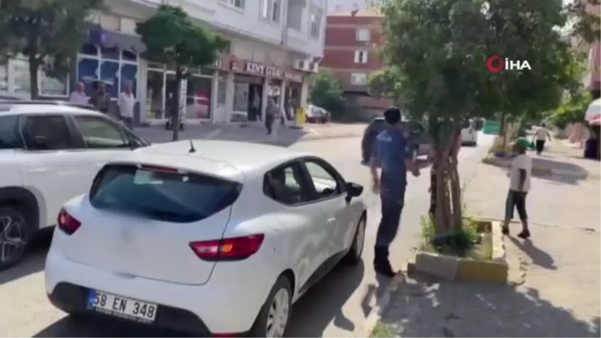 Yolun karşısına geçmeye çalışan çocuğa otomobil çarptı