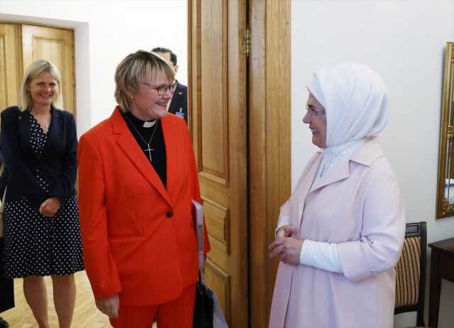 Emine Erdoğan'la İsveç Başbakanı'nın eşi görüştü! Herkes gömleğine takıldı ama bir sebebi var Emine Erdoğan'la İsveç Başbakanı'nın eşi görüştü! Herkes gömleğine takıldı ama bir sebebi var