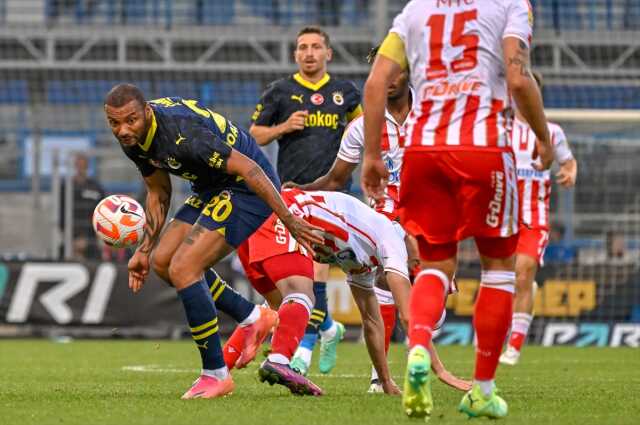 Fenerbahçe, Kızılyıldız'a 3-1 mağlup oldu! Gergin geçen maçta İsmail Kartal kırmızı kartla atıldı