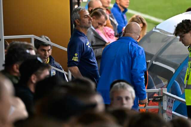 Fenerbahçe, Kızılyıldız'a 3-1 mağlup oldu! Gergin geçen maçta İsmail Kartal kırmızı kartla atıldı