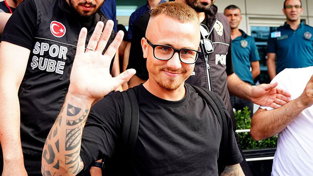 Galatasaray'ın dünyaca ünlü yeni transferi Angelino, İstanbul'da! İşte ilk sözleri