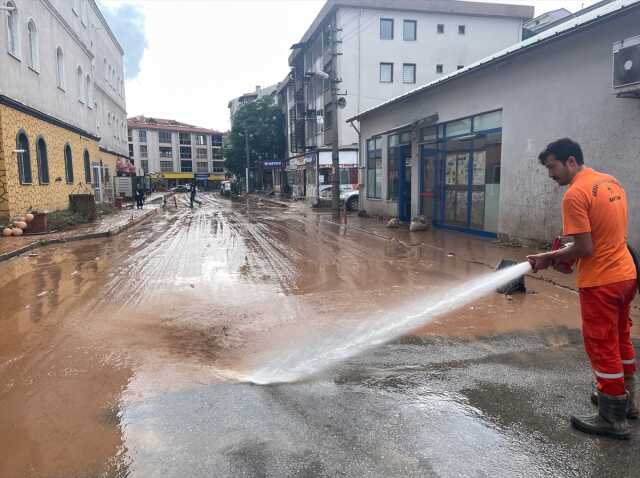 Karadeniz'de sel felaketinden etkilenen işverenler ve sigortalılar için prim ödemeleri ertelendi