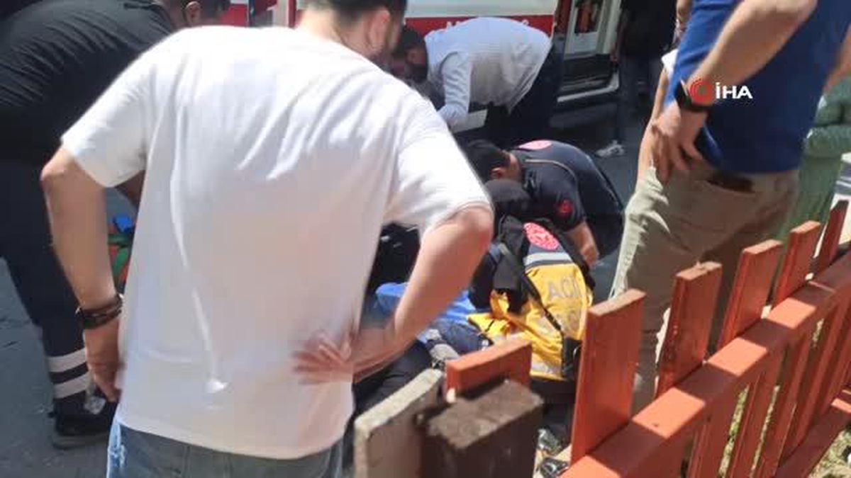 Motosiklet yayaya çarptı: 2 yaralı