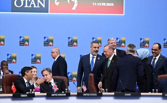 NATO Zirvesi'nde 2. gün! Cumhurbaşkanı Erdoğan liderlerle diplomatik temaslarına devam ediyor