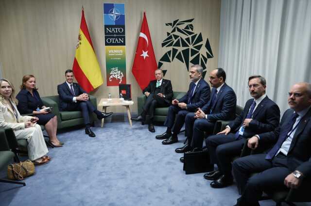 NATO Zirvesi'nde 2. gün! Cumhurbaşkanı Erdoğan liderlerle diplomatik temaslarına devam ediyor