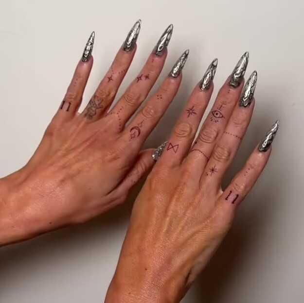 Oyuncu Megan Fox eski kocası için yaptırdığı dövmeyi başak bir dövme ile kapattı Oyuncu Megan Fox eski kocası için yaptırdığı dövmeyi başak bir dövme ile kapattı