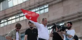 Bolu Belediye Başkanı Tanju Özcan, CHP Genel Merkezi Önünde Eylem Yaptı