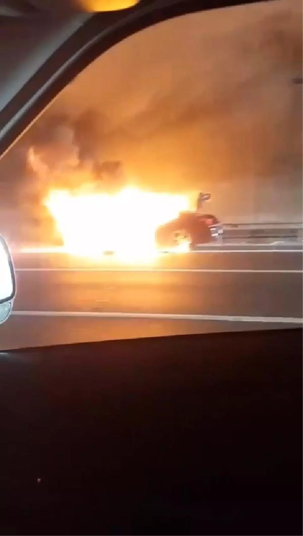 Sarıyer TEM Otoyolunda Otomobil Yangını