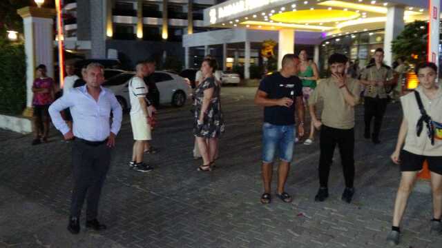 Tur midibüsü yaya geçidindeki turistlerin arasına böyle daldı! 2 kişi olay yerinde öldü