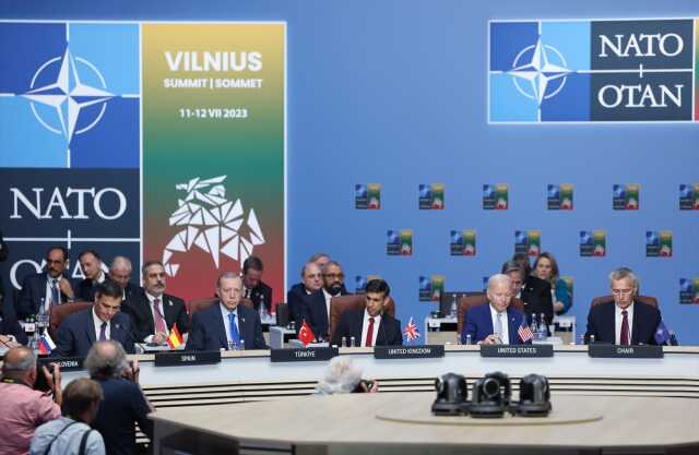 Türkiye'nin İsveç'e NATO vizesi vermesinin arkasında ne var? Dünya basını bir konuya dikkat çekiyor Türkiye'nin İsveç'e NATO vizesi vermesinin arkasında ne var? Dünya basını bir konuya dikkat çekiyor