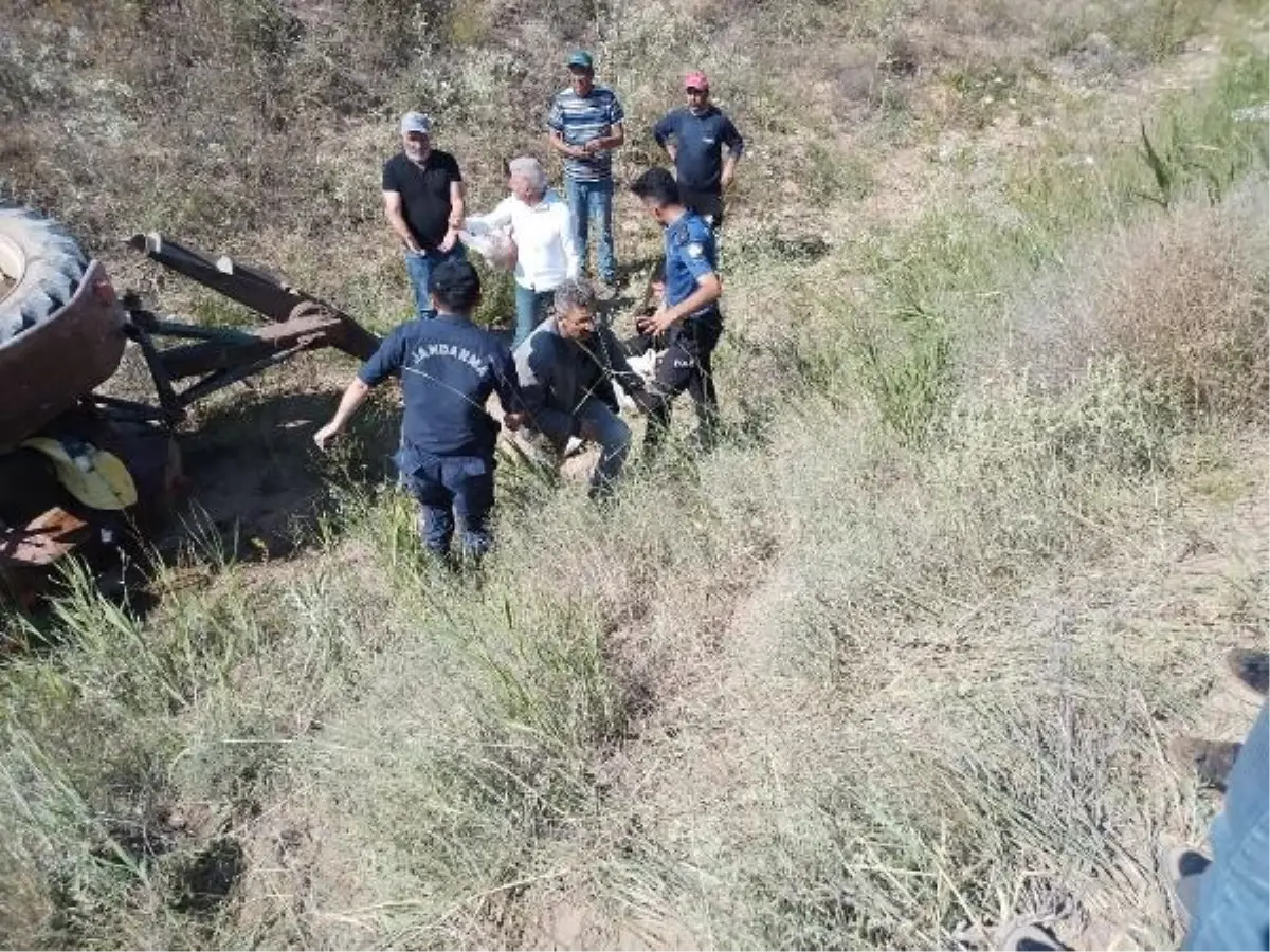Kırşehir'de Yangın Çıkan Tarlada Traktör Devrildi, Çiftçi Hayatını Kaybetti