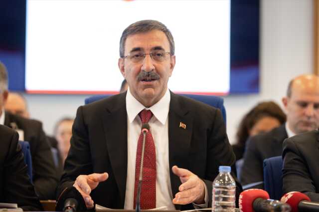 Yardımcısından, Erdoğan'ın maaş zammına gelen eleştirilere yanıt: Genel müdür maaşının altında kalacaktı Yardımcısından, Erdoğan'ın maaş zammına gelen eleştirilere yanıt: Genel müdür maaşının altında kalacaktı