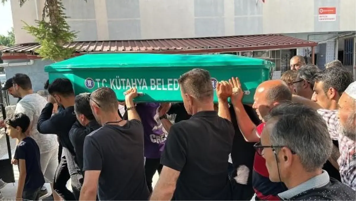 Kütahya'da Otomobil Kazasında Hayatını Kaybeden İranlı Gencin Cenazesi Toprağa Verildi