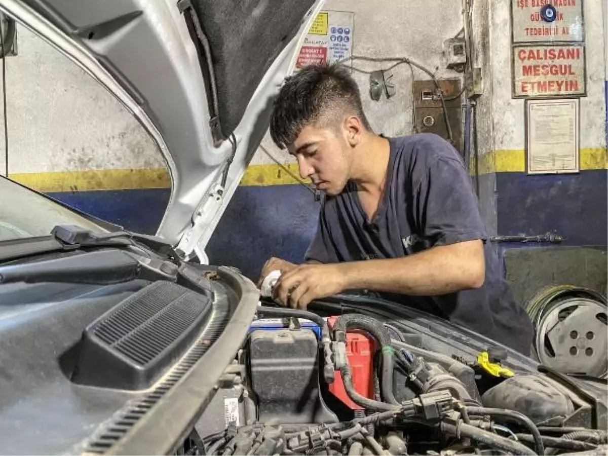 17 Yaşındaki Öğrenci, Diş Tedavisi İçin Okulunu Bıraktı