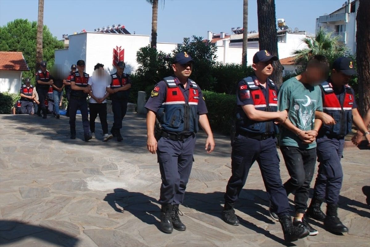 Aydın'da Uyuşturucu Operasyonunda 8 Şüpheli Tutuklandı