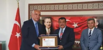 Malatya'da 'Fahri Hemşehrilik Beratı' Verildi