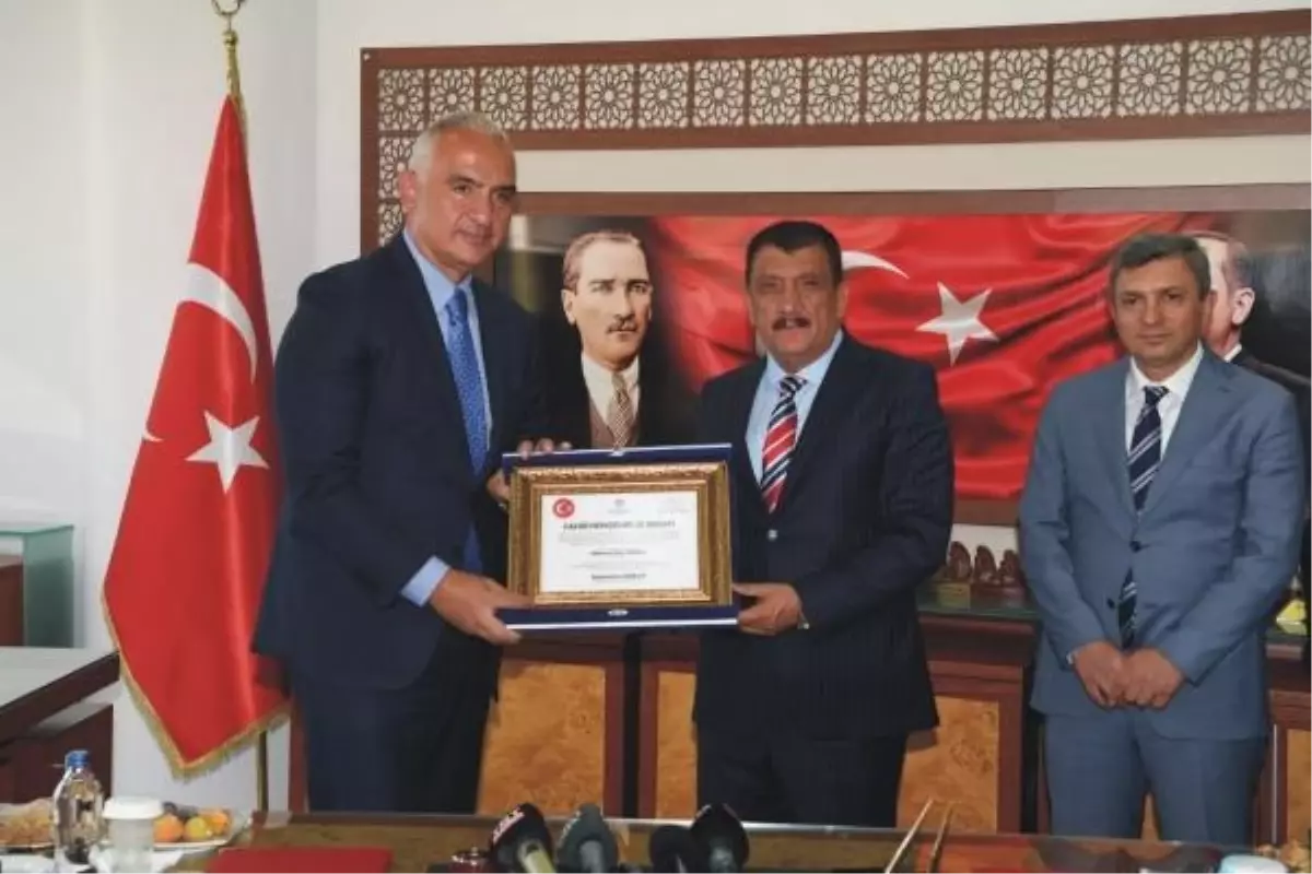 Malatya'da 'Fahri Hemşehrilik Beratı' Verildi