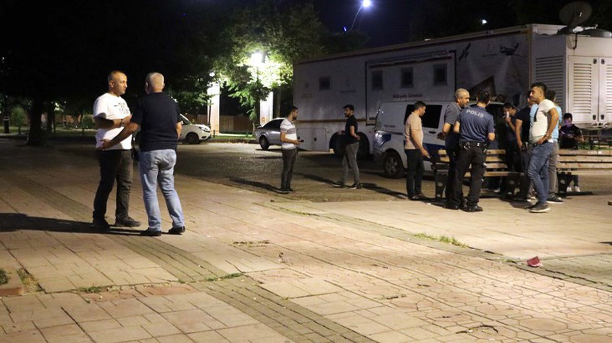 Devriye görevi yapan bekçileri bıçakla yaralayan saldırgan öldürüldü