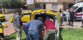 Antalya'da taksi kaza yaptı, 3 kişi yaralandı