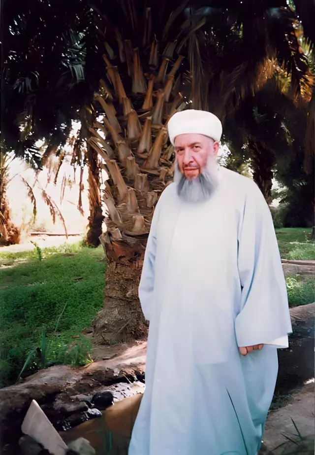 Menzil grubunun liderini son yolculuğuna 250 bin kişi uğurladı Menzil grubunun liderini son yolculuğuna 250 bin kişi uğurladı