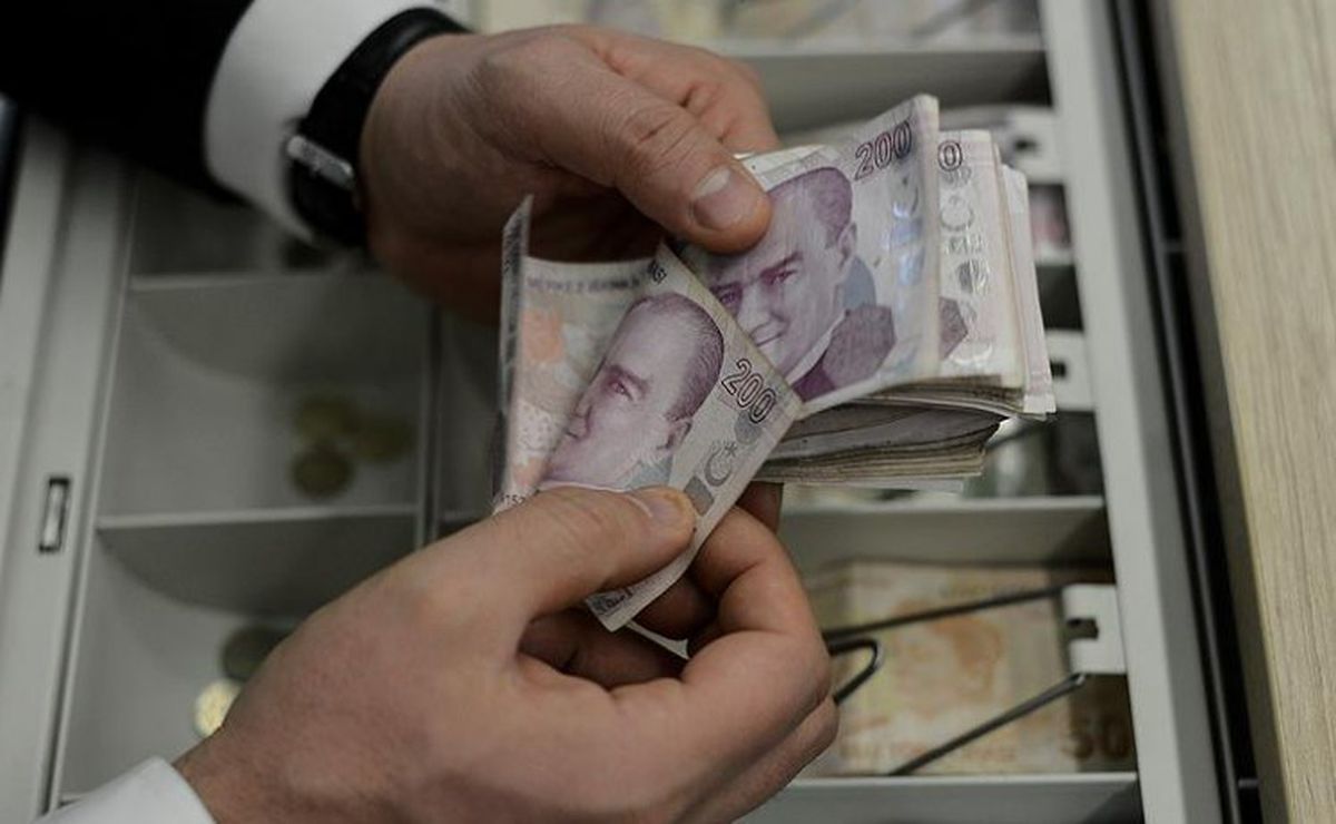 Seyyanen zam nedir? Seyyanen zam ne demek? Seyyanen zam kimlere verilir?