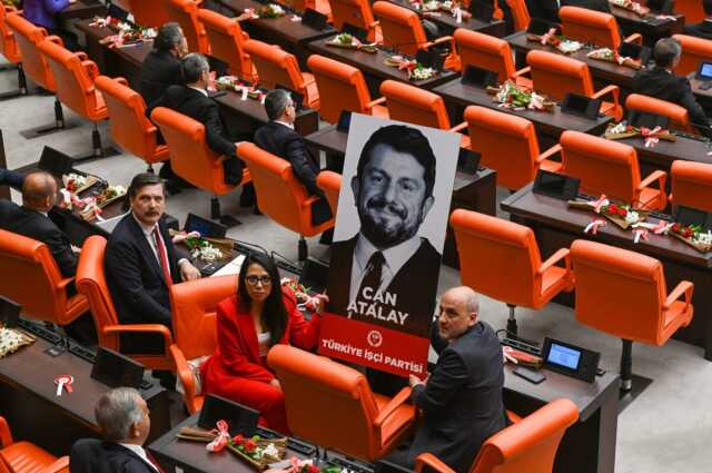 Son Dakika: Yargıtay, cezaevinde tutuklu bulunan TİP Hatay Milletvekili Can Atalay'ın tahliyesine yönelik başvuruyu reddetti Son Dakika: Yargıtay, cezaevinde tutuklu bulunan TİP Hatay Milletvekili Can Atalay'ın tahliyesine yönelik başvuruyu reddetti