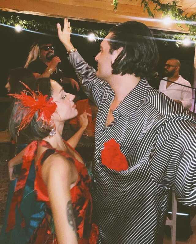 Zeynep Bastık, genç işletmeci Ali Can Ayyıldız ile aşk yaşamaya başladı Zeynep Bastık, genç işletmeci Ali Can Ayyıldız ile aşk yaşamaya başladı