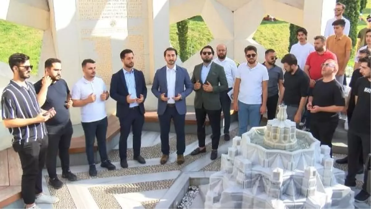 AK Parti Gençlik Kolları 15 Temmuz Şehitleri Anıtı'nda Basın Açıklaması Yaptı