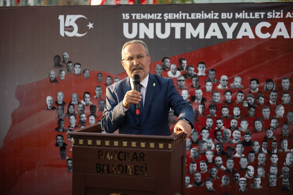 Bağcılar Meydanı'nda 15 Temmuz Sergisi Açıldı