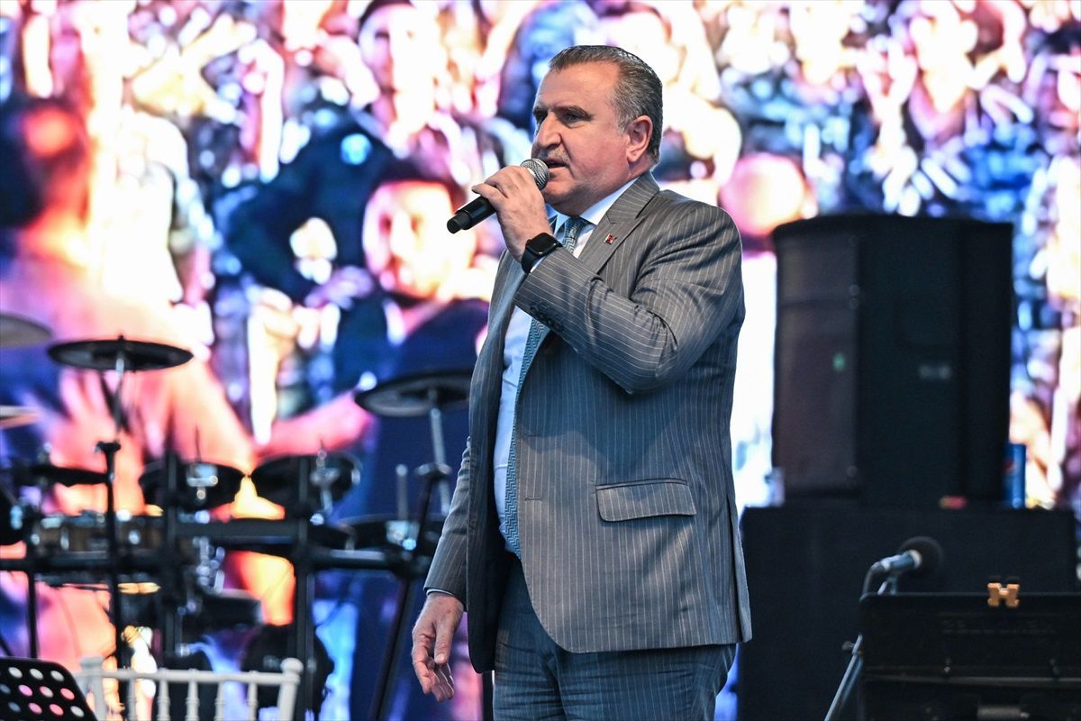 Milli Birlik ve Demokrasi Konseri'nde Bakan Osman Aşkın Bak'tan 15 Temmuz mesajı