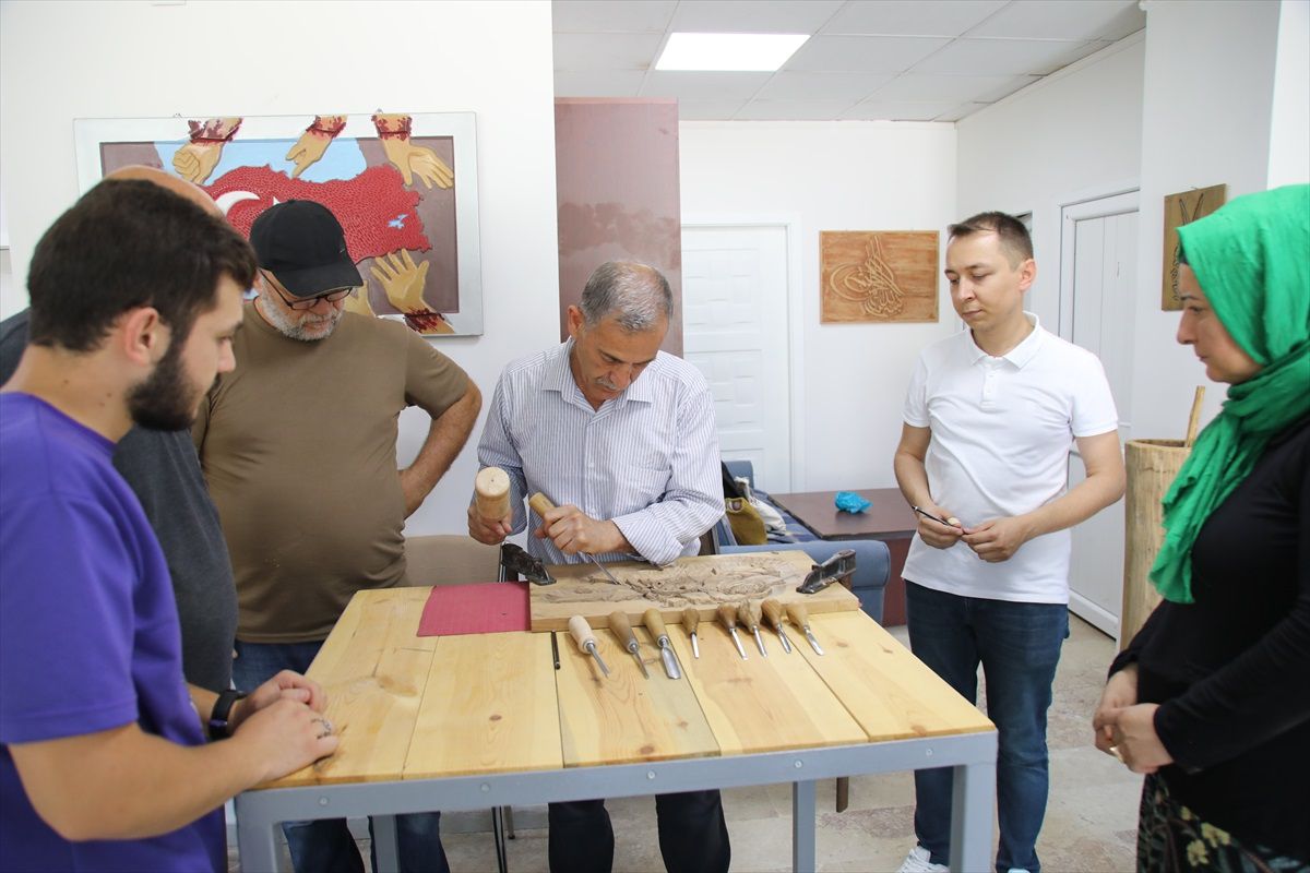 Depremlerden etkilenen Malatyalı ustadan ahşap oyma kursu