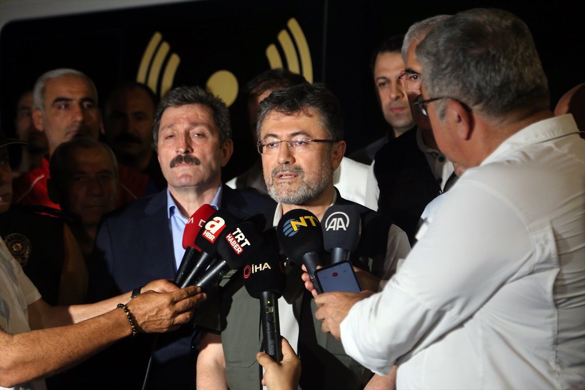 Milas-Bodrum Havalimanı Yolunda Orman Yangını Kontrol Altına Alındı