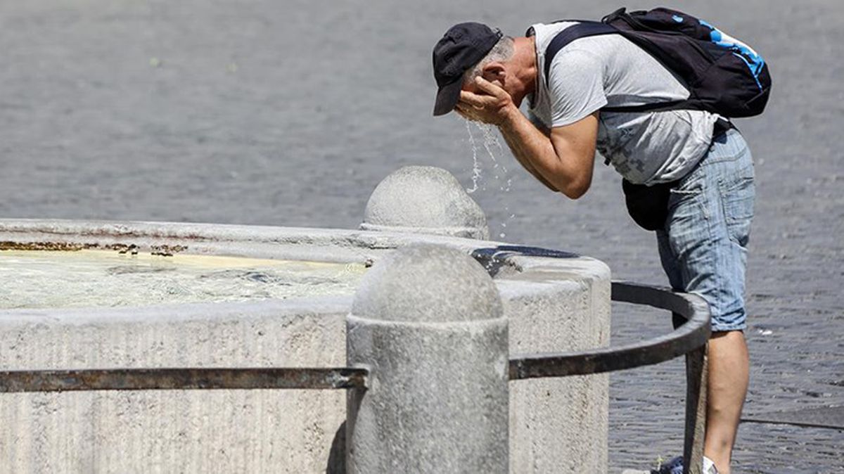 Yunanistan'da aşırı sıcaklar nedeniyle kamu kurumları tatile çıktı, paket servis durduruldu