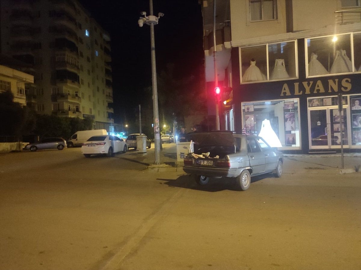Adana'nın Kozan ilçesinde otomobil çarpışması: 2'si çocuk 3 kişi yaralandı