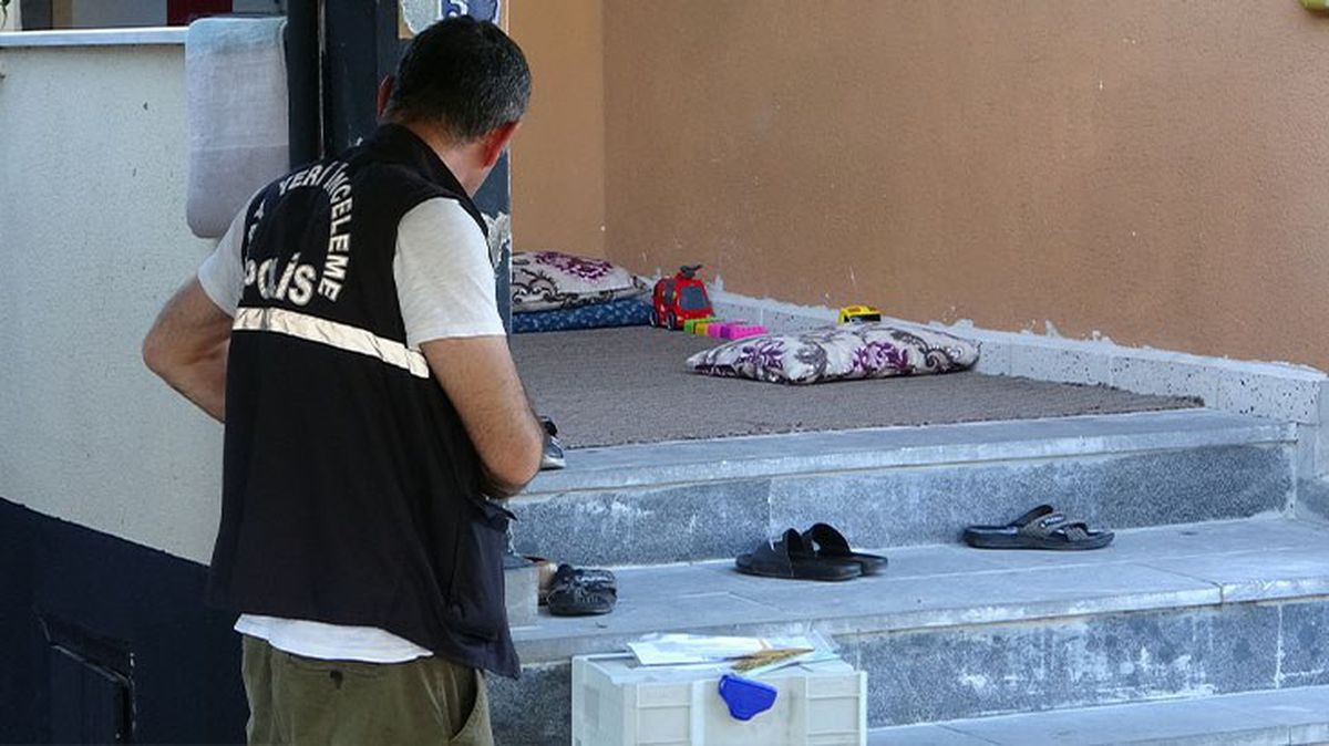 Bıçakla intihara kalkışan oğlunu kurtaracaktı! İkisi birden hastanelik oldu