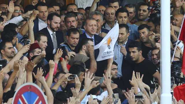 Cumhurbaşkanı Erdoğan'dan 15 Temmuz mesajı: Darbecilere geçit vermeyen kardeşlerime şükranlarımı sunuyorum