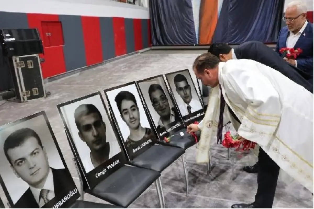 İSTE Mezuniyet Töreninde Kahramanmaraş Depreminde Hayatını Kaybedenler Anıldı