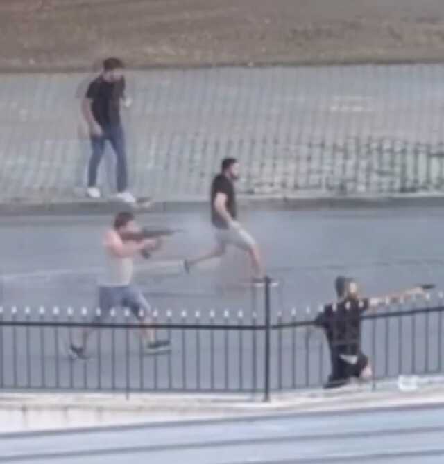 Esenyurt'ta Alkol Alanlarla Mahalleli Arasında Silahlı Kavga