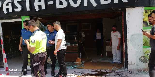Esenyurt'ta Otomobil Fırına Girdi