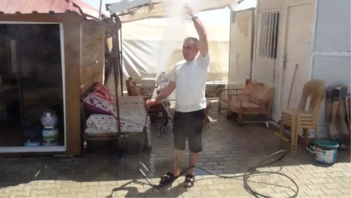 Hatay'da Sıcak Hava Nedeniyle Çadırlarda Zor Anlar