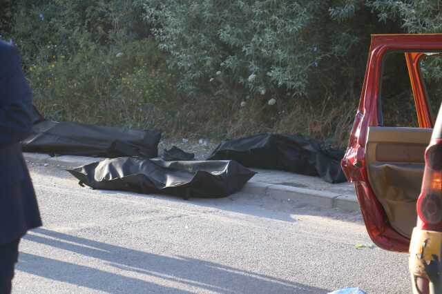Kamyon çarptığı ticari taksiyi sürükledi: 4 ölü