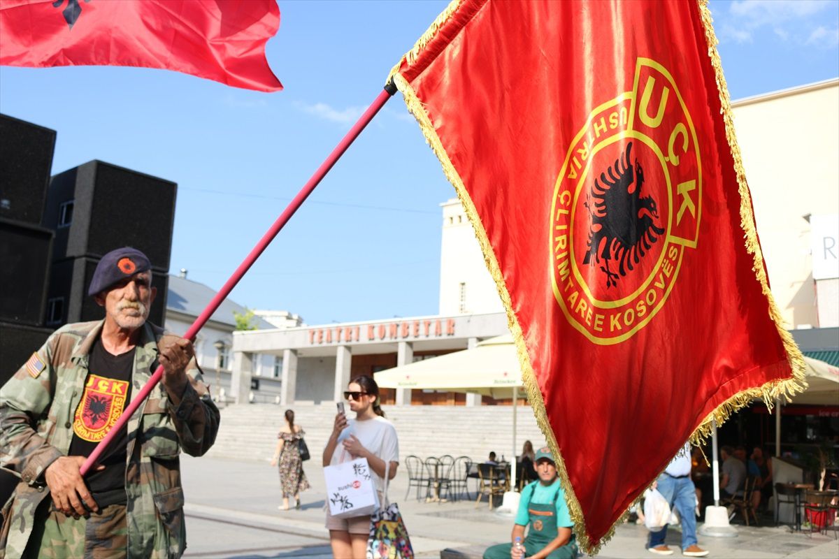 Kosova UÇK Gazileri Asgari Ücret Artışına Karşı Gösteri Yaptı