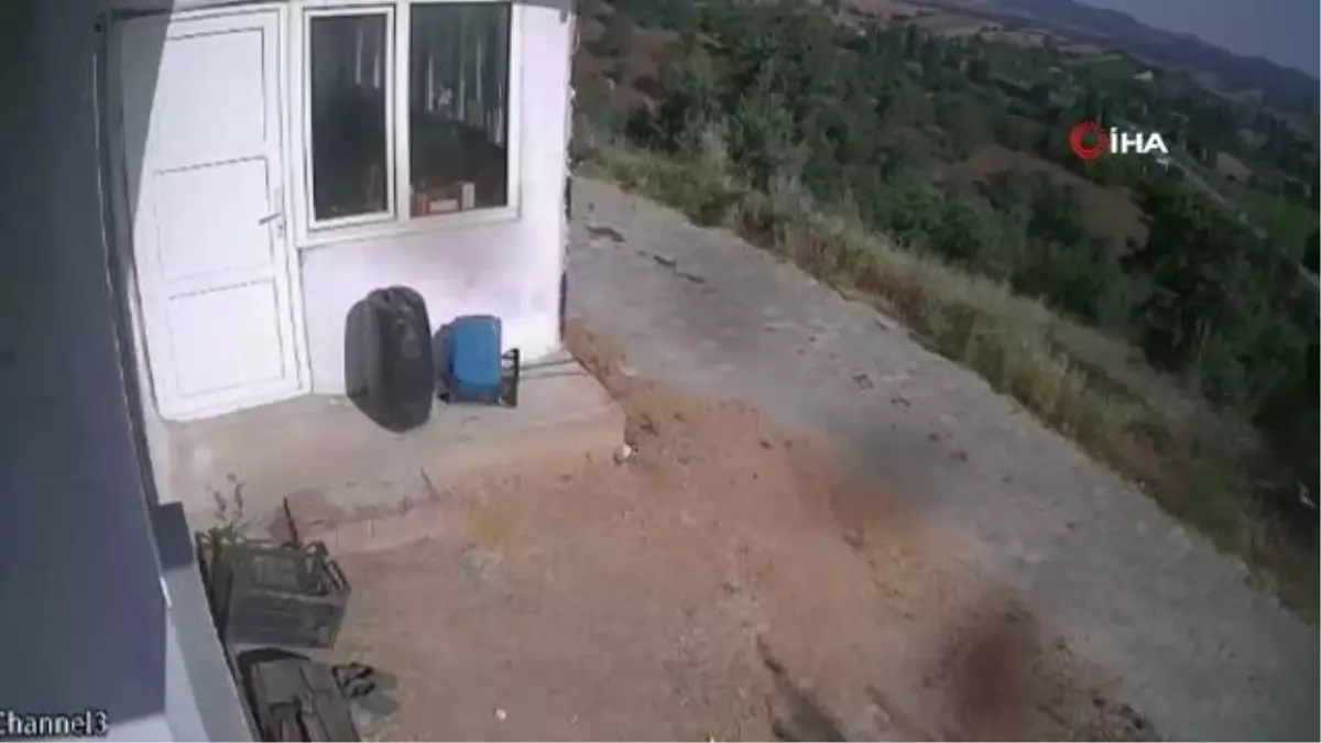 Motosikleti ile illeri dolaşan seri hırsız, girdiği evde gözlüğünü unuttu