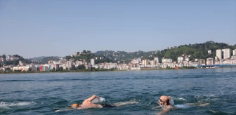 Rize'de 16 Kişilik Grup 15 Temmuz Yüzme Etkinliği Gerçekleştirdi