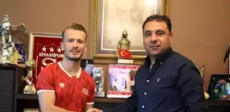 Demir Grup Sivasspor, Abdulkadir Parmak ile sözleşme imzaladı