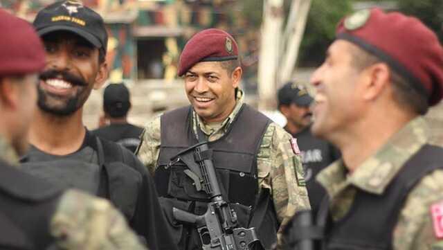 Zekai Aksakallı, Ömer Halisdemir'e şehadet emrini verdiği anları anlatırken gözyaşlarını tutamadı