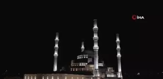Darbe girişiminin 7. yıldönümünde camilerden yeniden sela sesi yükseldi